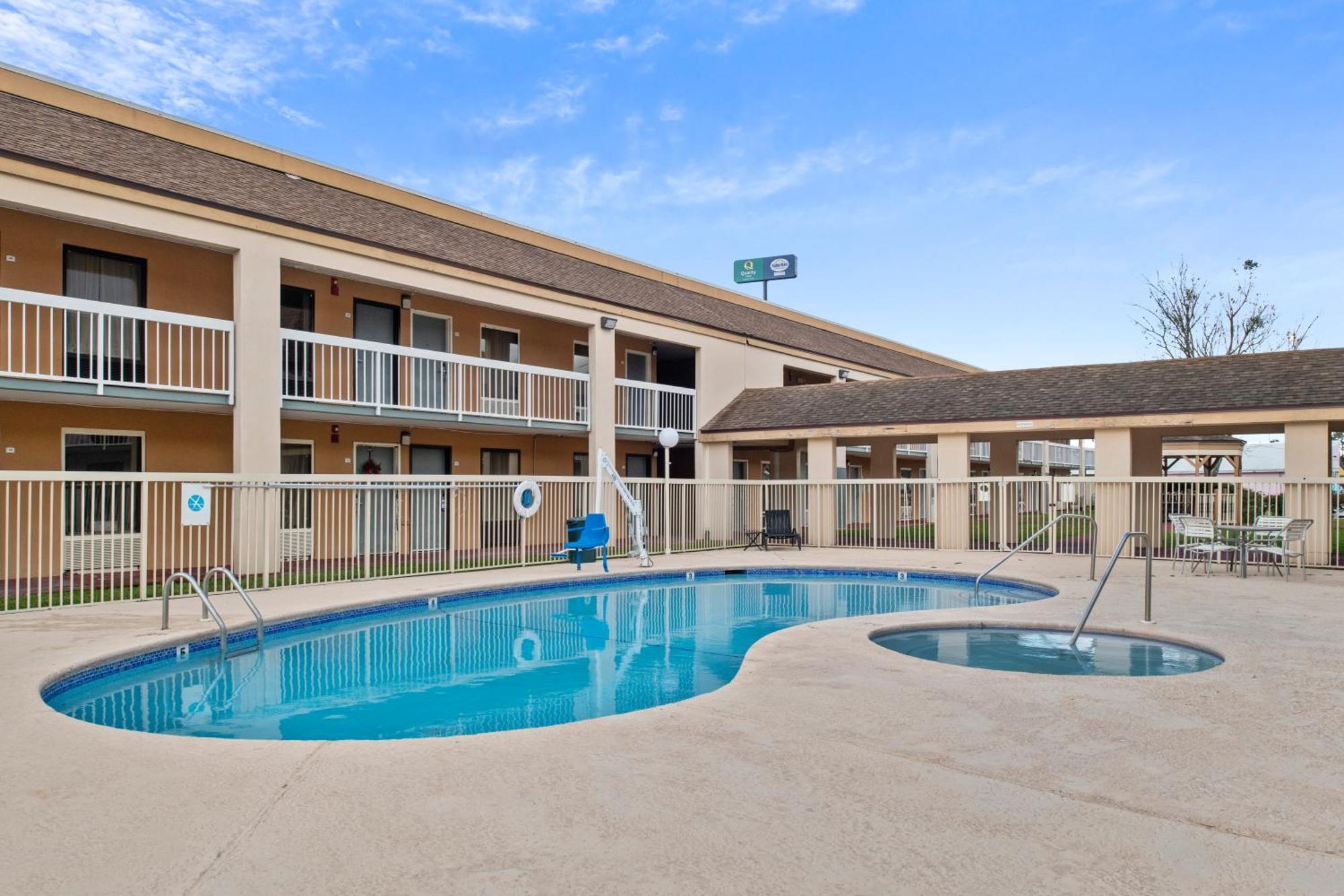 Suburban Studios Hotel Kingsland Near I-95 Exterior photo